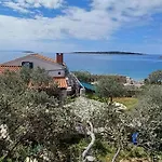 House Robinson Tiziana بيت للعطل